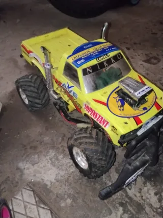 Lote de 7 coches radiocontrol y accesorios