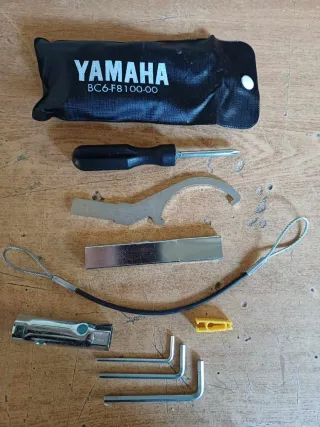 Kit attrezzi Yamaha BC6-F8100-00 originale