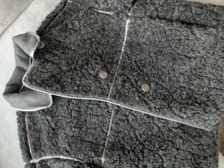 Chaqueta borreguito negro estilo aviador