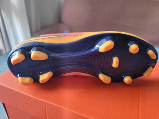 Botas de fútbol niño Nike.