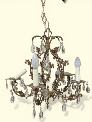 Pareja candelabros bronce y lampara de techo.