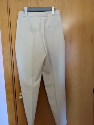 Pantalón de vestir Zara beige