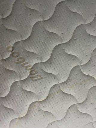 Cuna de madera con colchón