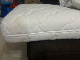 Cuna de madera con colchón