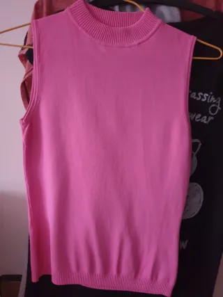 Camiseta sin mangas, rosa cuello alto casi nueva