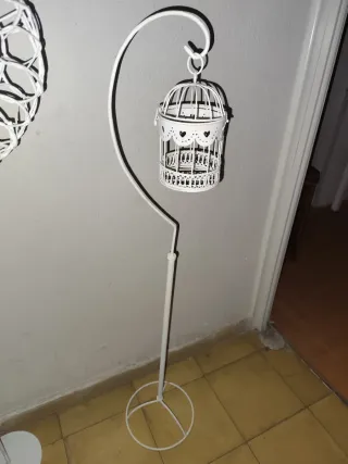 Jaula decorativa con pie. Tamaño 110cm de alto.