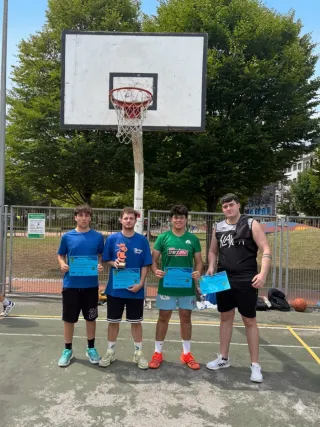 Equipo de baloncesto busca patrocinadores en Gijón