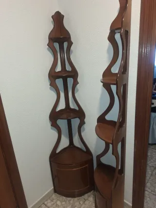 Rinconera de madera con armario