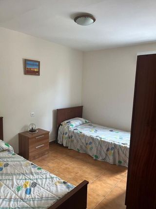 Edificio en venta en Grove (O)