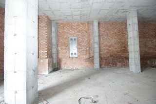 Local comercial en venta en Nueva Andalucía centro en Marbella