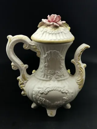 Bonita tetera antigua de cerámica Capodimonte