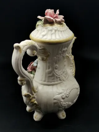 Bonita tetera antigua de cerámica Capodimonte