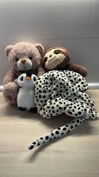 Pack 4 peluches: Oso, Perezoso, Pingüino, manta