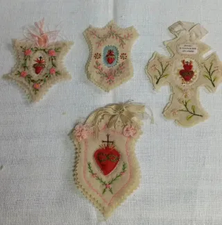 Lote 4 Escapularios Bordados Siglo XIX