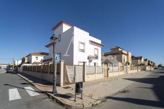 Chalet en venta en Umbrete