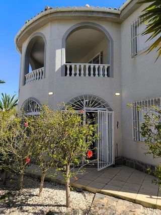 Chalet en venta en La Siesta - El Salado - Torreta en Torrevieja