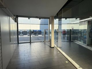 Local comercial en alquiler en Instituts - Ponent - Sota el Camí Ral en Granollers