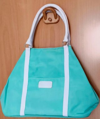 Bolso de verano Escada verde y un neceser nuevo.