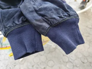 Chaqueta de ante azul con detalles