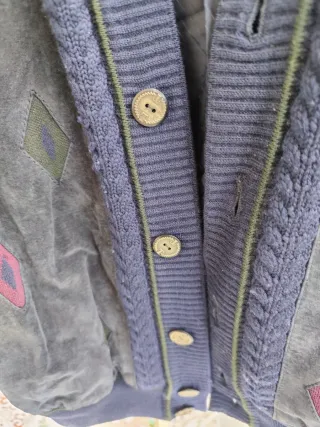 Chaqueta de ante azul con detalles
