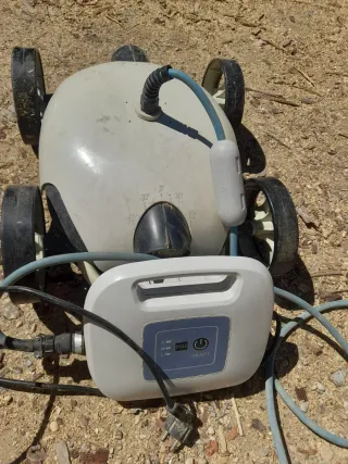 Limpiafondos piscina casi nuevo escucho ofertas