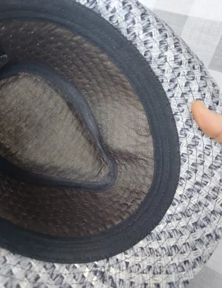 Sombrero trenzado azul y gris