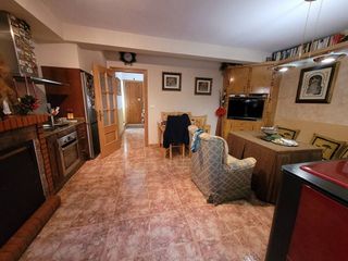 Casa adosada en venta en Baza