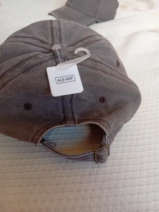 Gorra Ale-Hop marrón con sol bordado sin estrenar