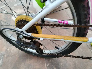 Bici niña b-twin 20' con cesta