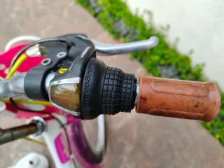 Bici niña b-twin 20' con cesta