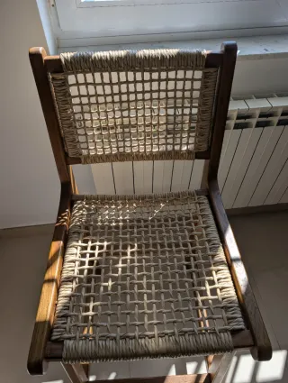 Taburete de madera tejido