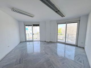Oficina en venta en Playa de la Fontanilla en Marbella
