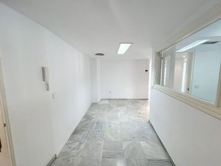 Oficina en venta en Playa de la Fontanilla en Marbella