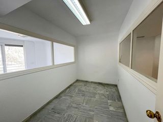 Oficina en venta en Playa de la Fontanilla en Marbella