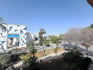 Oficina en venta en Playa de la Fontanilla en Marbella