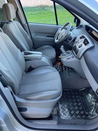 Scenic 110.000 kms nacional diesel 3300€