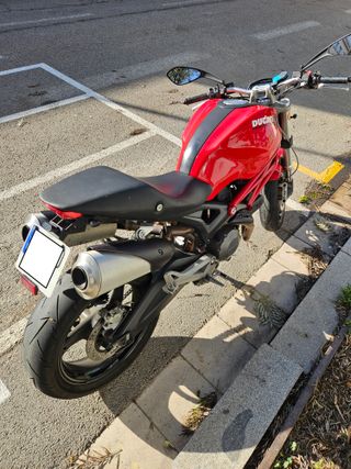 Ducati Monster 696