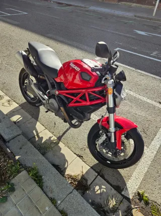 Ducati Monster 696