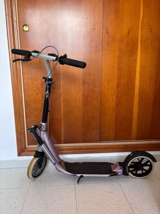 Patinete Oxelo Mid9 Azul Petróleo, plegado