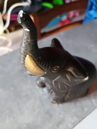 Elefante Yeso Vintage Negro y Dorado