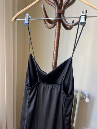 Vestido negro satén midi