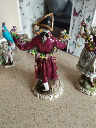 Pareja de figuras de biscuit Altura 26cm