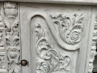 Aparador de mármol madera y tallada