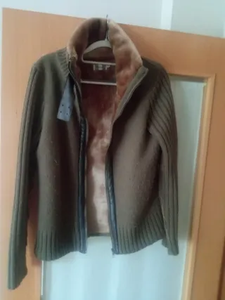 Chaqueta verde forrada con pelo