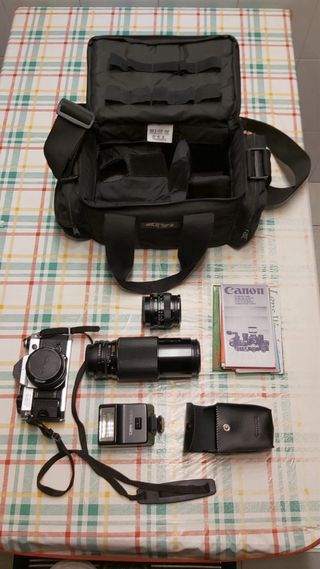 Cámara Canon AE-1 + Accesorios