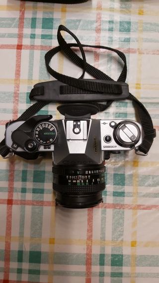 Cámara Canon AE-1 + Accesorios