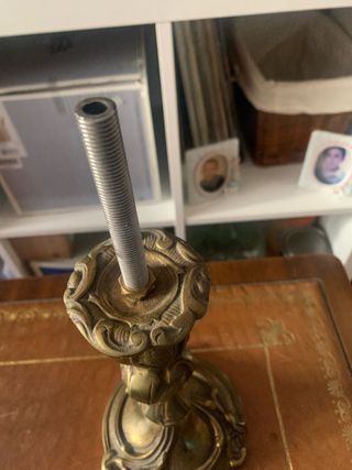 Pie de lámpara de bronce