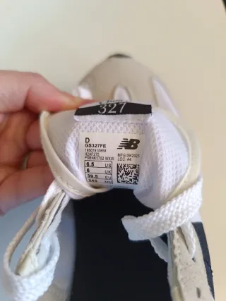 Deportivas New Balance Beige y Blancas