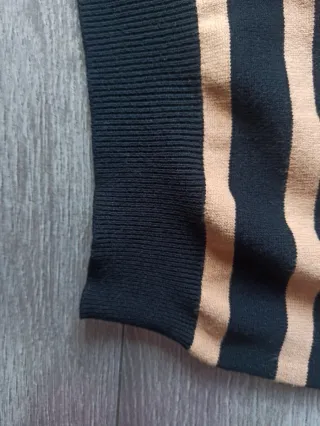 Maglioncino a righe beige e nero