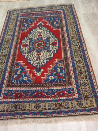 Alfombra persa anudada a mano de Irán